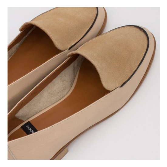 Mocasín plano mujer beige