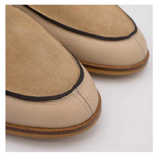 Mocasín plano mujer beige