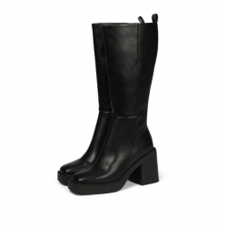 Bota negra alta lisa