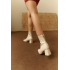 Botín beige liso tacón midi