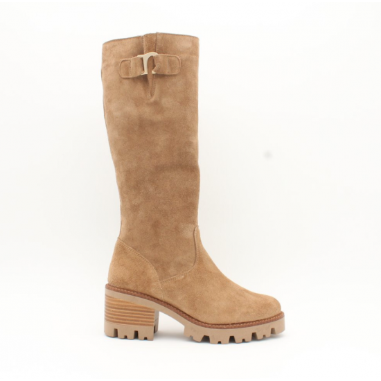 Bota de tacón en piel serraje tasso.