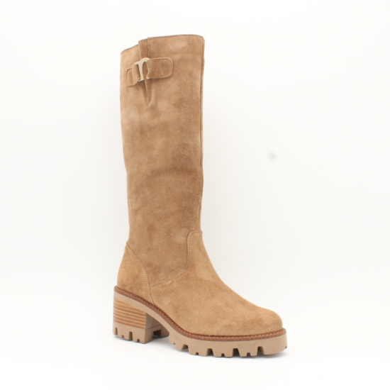 Bota de tacón en piel serraje tasso.