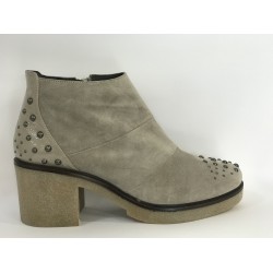 Botín baby silk polar tachas 