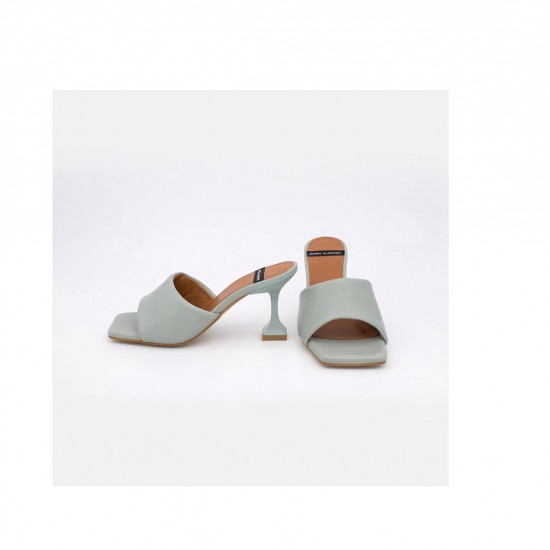 Mule acolchado tacón diseño