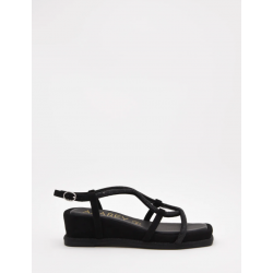 Sandalias planas negras con tiras cruzadas con strass