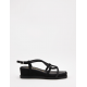 Sandalias planas negras con tiras cruzadas con strass