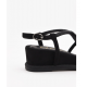 Sandalias planas negras con tiras cruzadas con strass