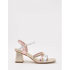 Sandalias de tacón dorado con tiras rosa y plateado