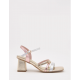 Sandalias de tacón dorado con tiras rosa y plateado