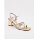 Sandalias de tacón dorado con tiras rosa y plateado