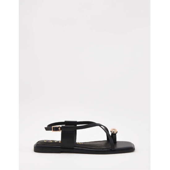 Sandalias planas negras con detalle metalizado