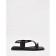Sandalias planas negras con detalle metalizado