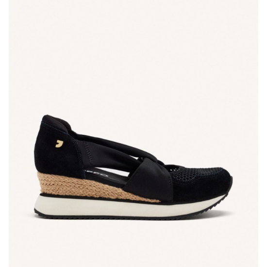 Sandalias de piel con cuña de rafia.