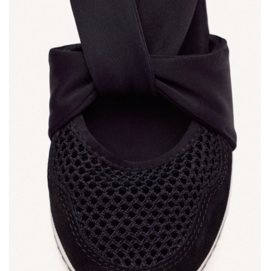 Sandalias de piel con cuña de rafia.