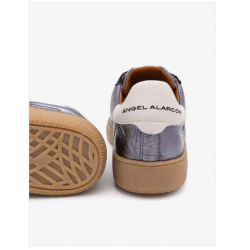 Sneakers de mujer elegantes con detalles bicolor y estrellas troqueladas de Piel metalizada 