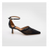 Zapato de tacón con pulsera