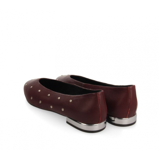 Bailarinas burdeos piel tachas