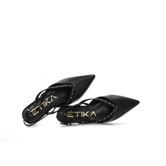 Bailarina destalonada negra tachas