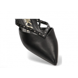 Bailarina destalonada negra tachas