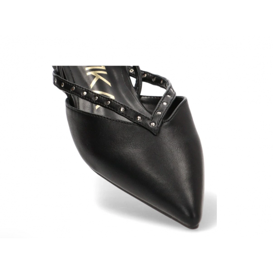 Bailarina destalonada negra tachas